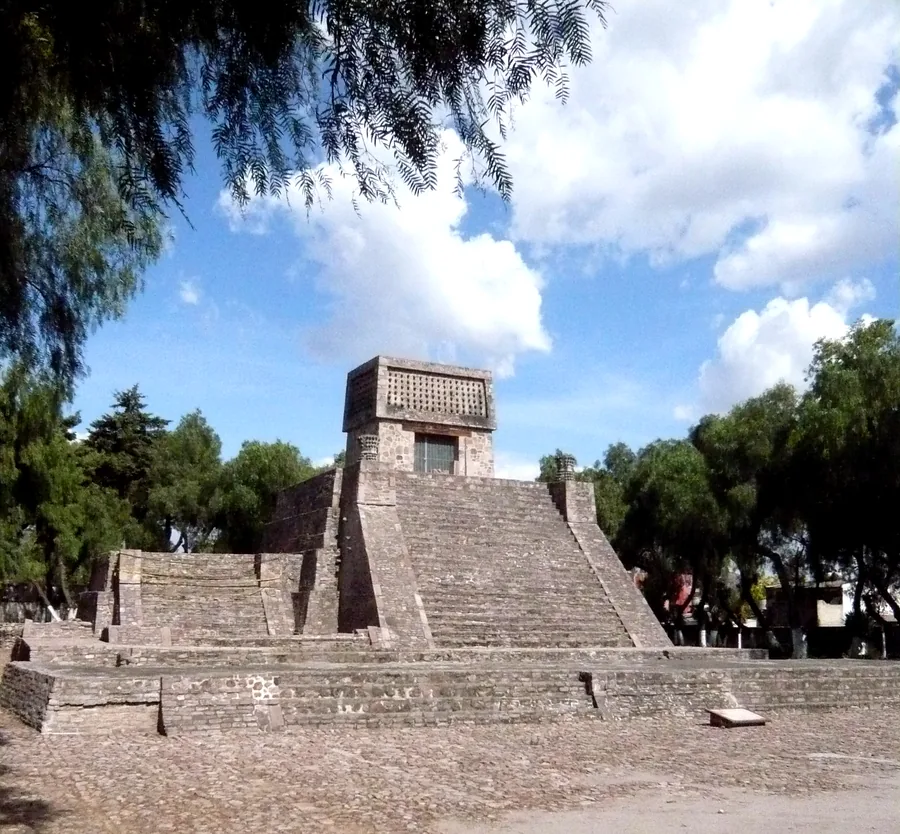 Aztécká chrámová pyramida v Santa Cecilia Acatitlán