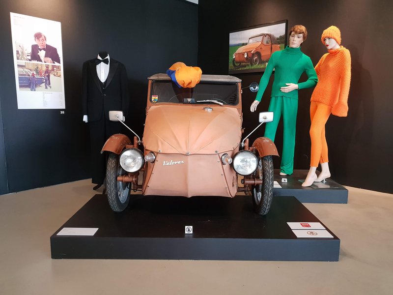 Tančící dům a výstava Retro biják, Praha