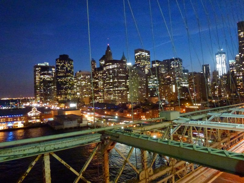 Noční Manhattan, Times Square a Brooklynský most